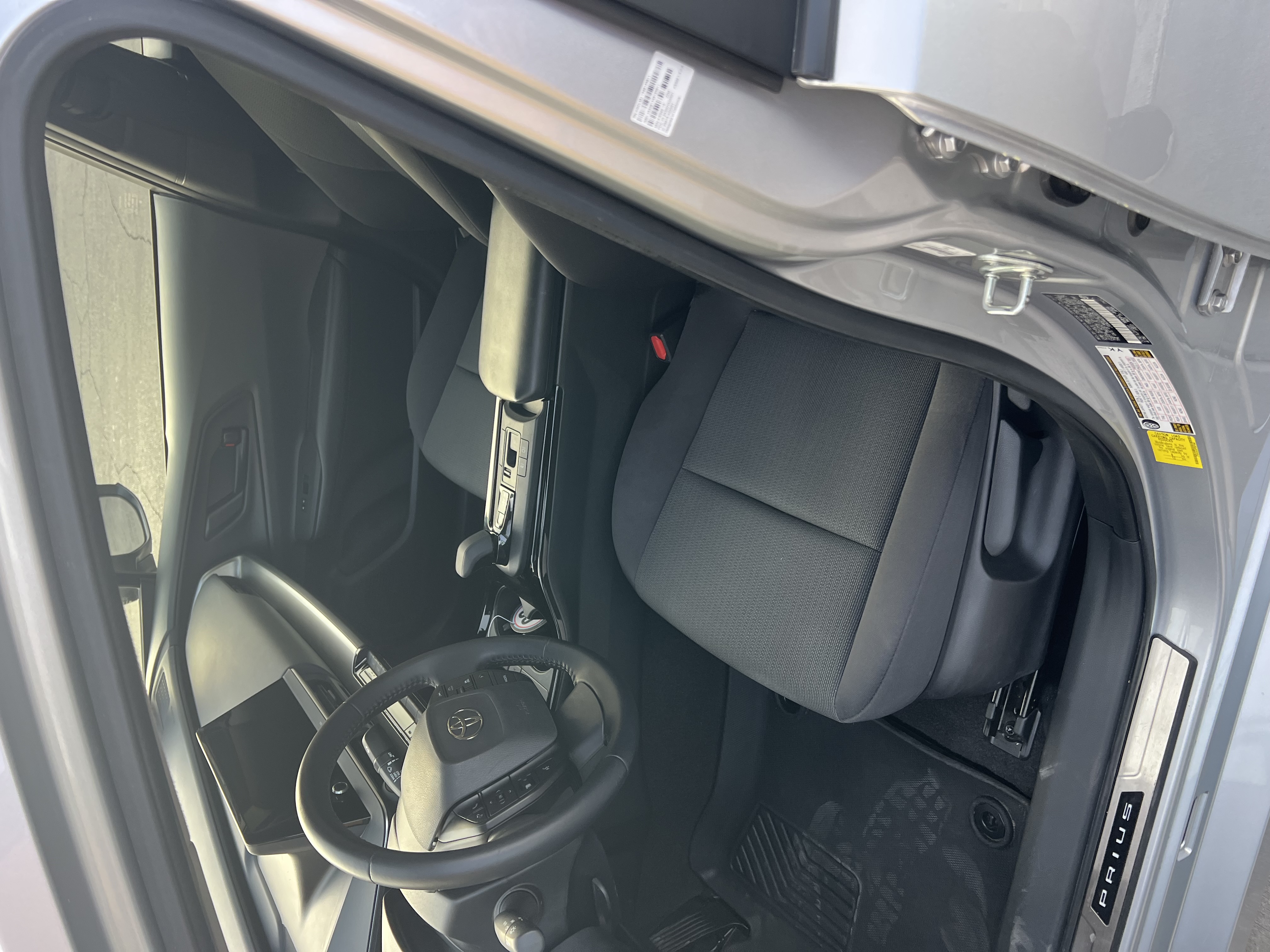Used 2023 Toyota Prius LE FWD image 6