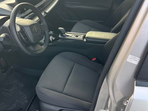 Used 2023 Toyota Prius LE FWD image 6