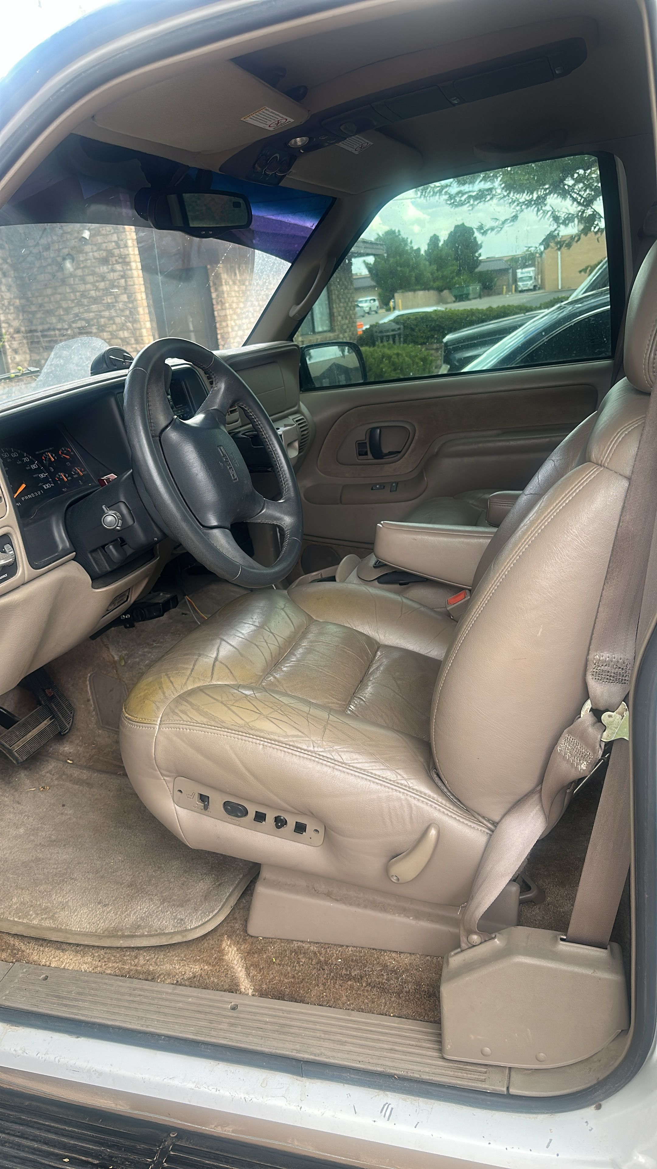Used 1999 GMC Suburban 4WD w/ Marketing Opt Pkg 3 image 8
