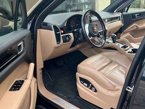 Used 2021 Porsche Cayenne AWD/4WD image 5