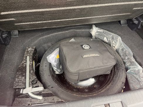 Used 2018 Volkswagen Golf SE image 15