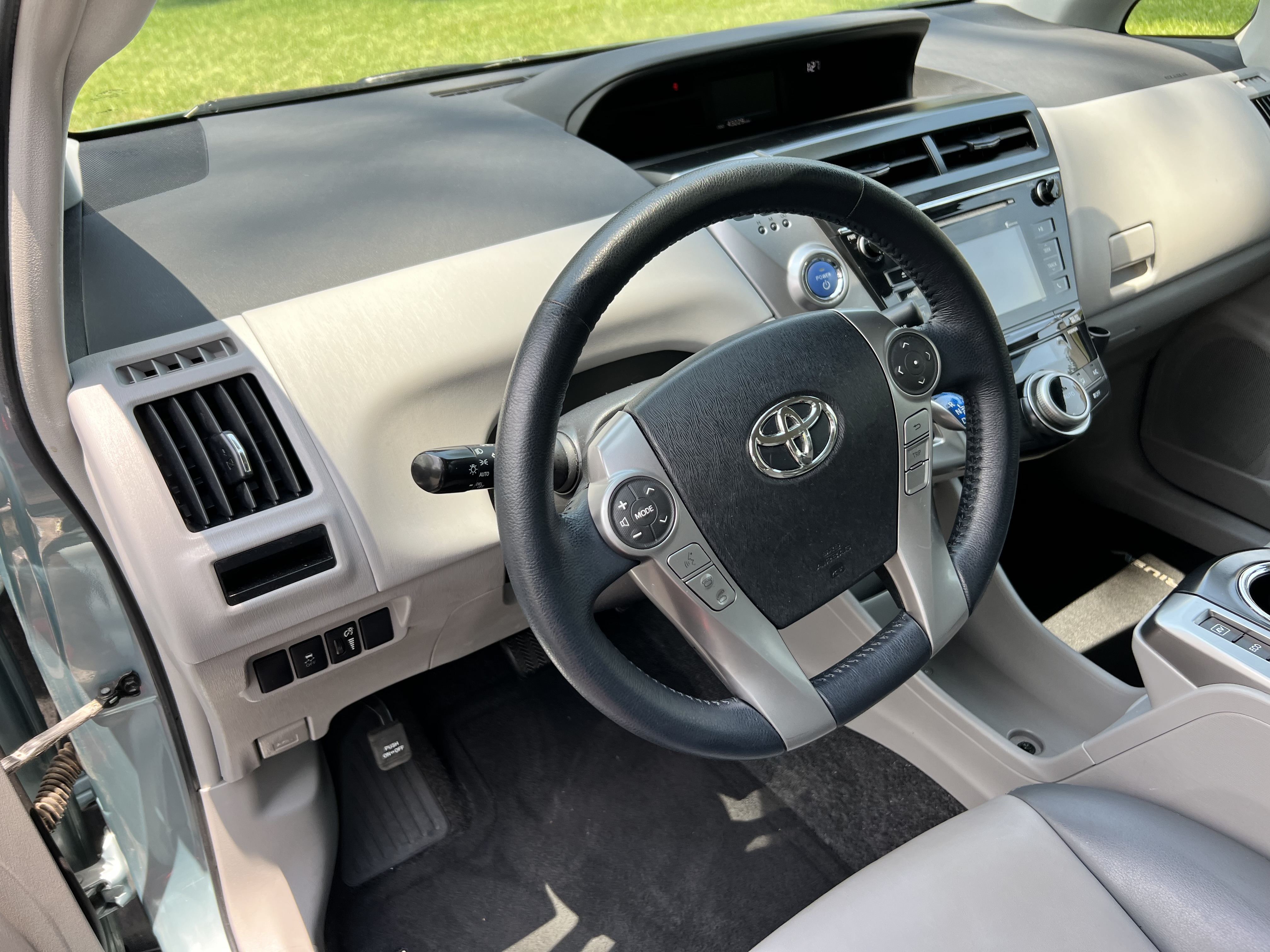 Used 2015 Toyota Prius V Four FWD image 18