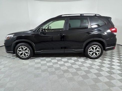 Used 2021 Subaru Forester Premium w/ Popular Package #1 image 4