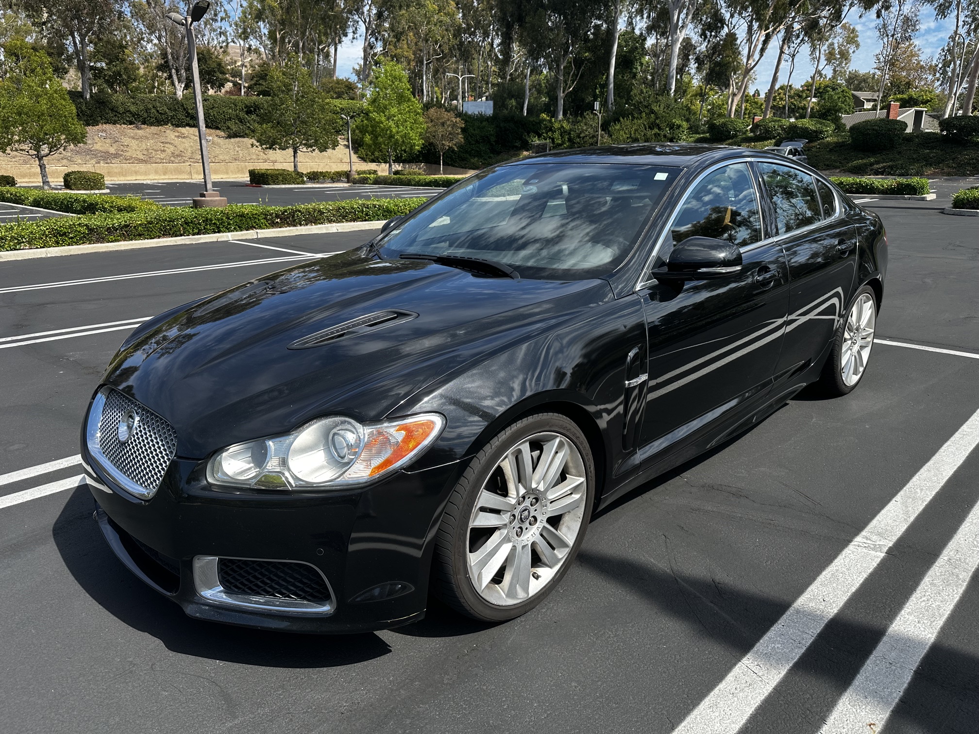 Used 2010 Jaguar XF R RWD image 1