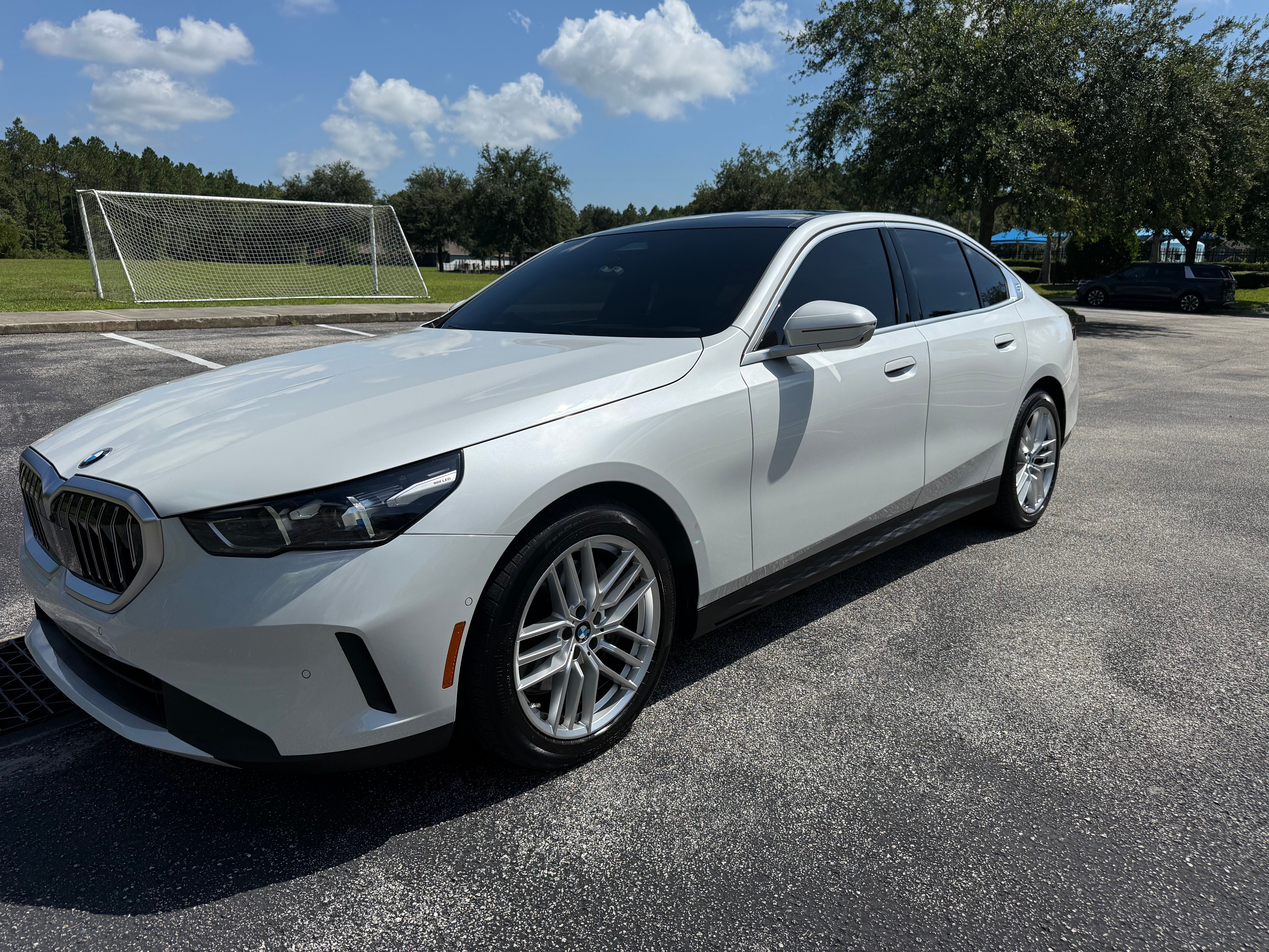 Used 2025 BMW 540i xDrive w/ Executive Package AWD/4WD image 2