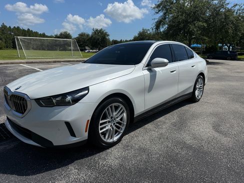 Used 2025 BMW 540i xDrive w/ Executive Package AWD/4WD image 2