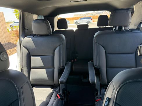 Used 2026 Chevrolet Traverse LT w/ Sun and Wheel Package FWD image 19