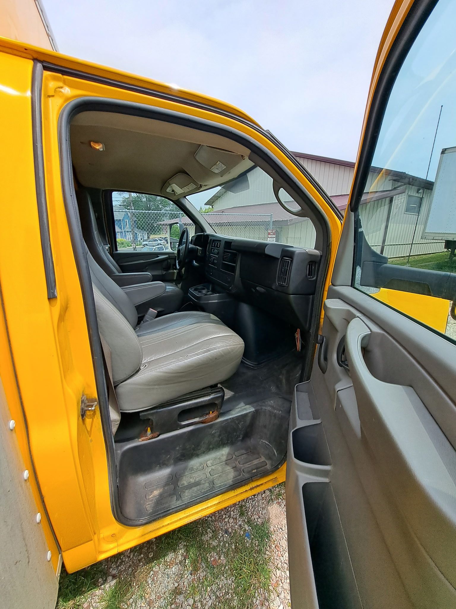 Used 2014 GMC Savana 3500 Extended RWD image 1