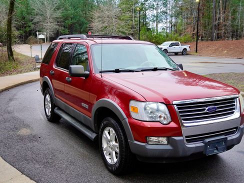 Used 2006 Ford Explorer XLT image 5