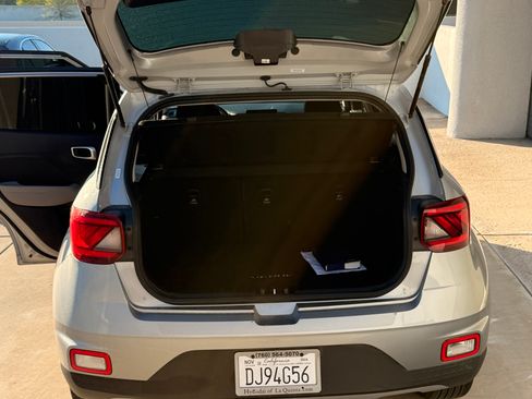 Used 2024 Hyundai Venue SEL image 8