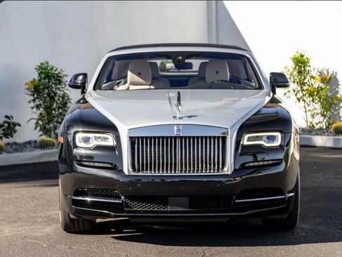 Used 2017 Rolls-Royce Dawn image 15