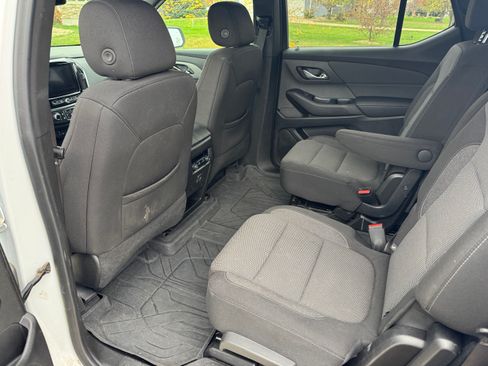 Used 2022 Chevrolet Traverse LT image 10