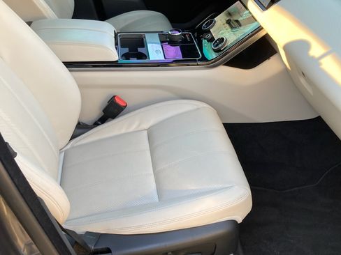 Used 2019 Land Rover Range Rover Velar R-Dynamic SE image 13