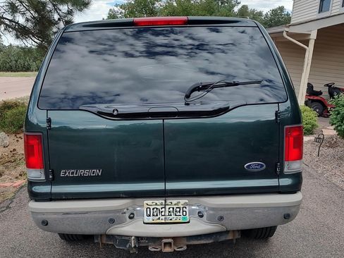 Used 2002 Ford Excursion XLT image 2
