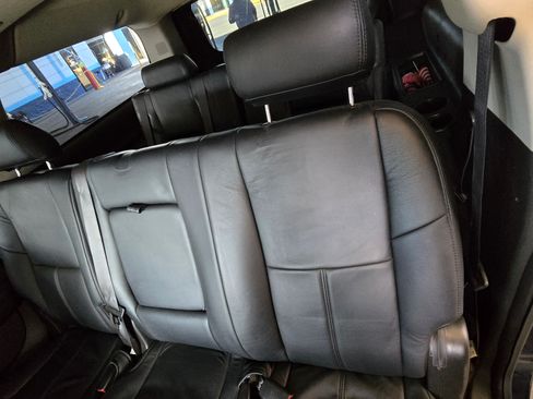 Used 2008 Chevrolet Suburban 2500 LT image 24