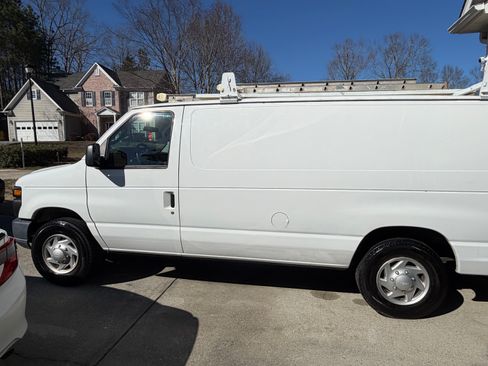 Used 2012 Ford E-250 and Econoline 250 Van 3D w/ PWR Group image 9
