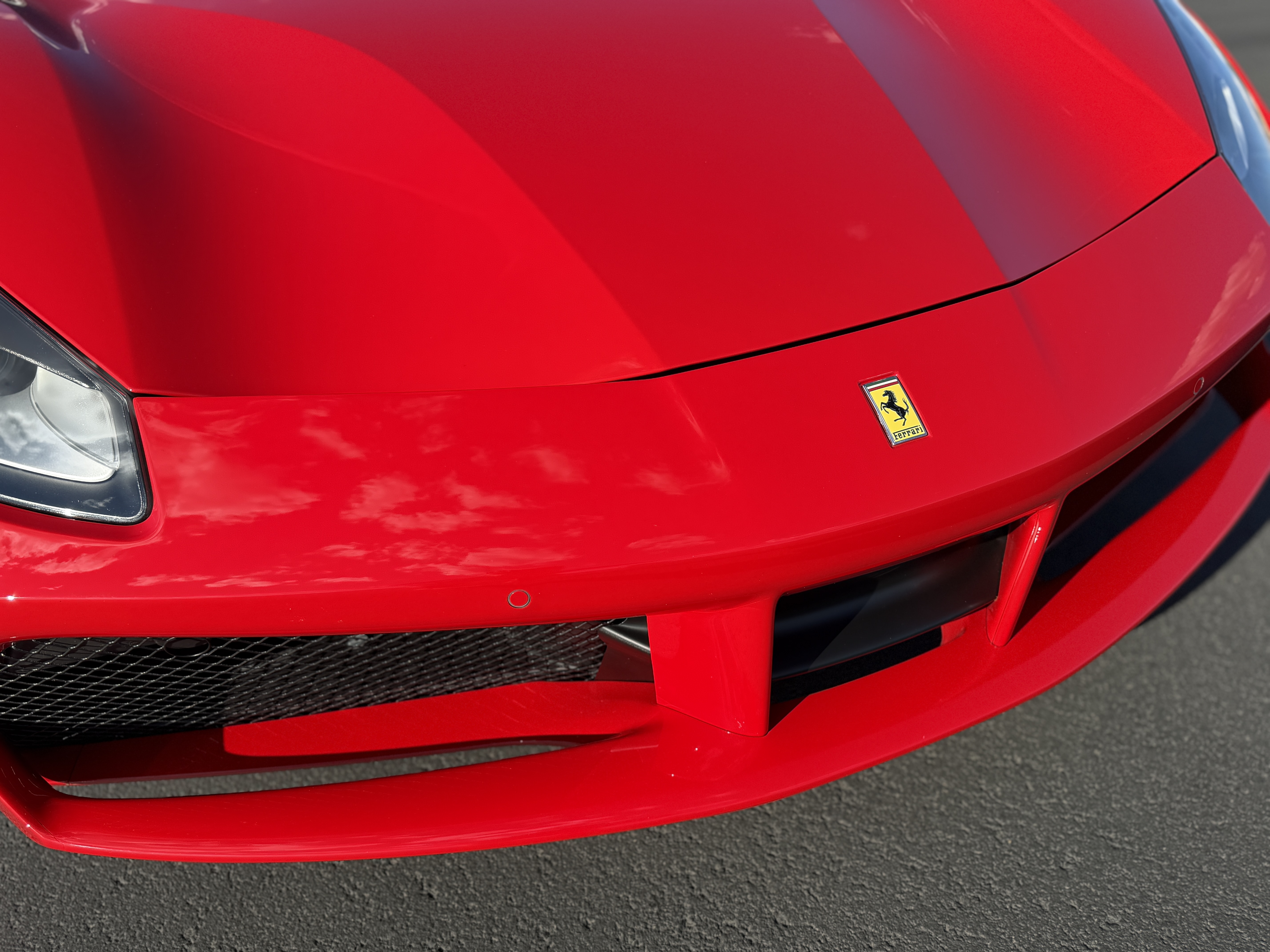 Used 2016 Ferrari 488 GTB RWD image 5