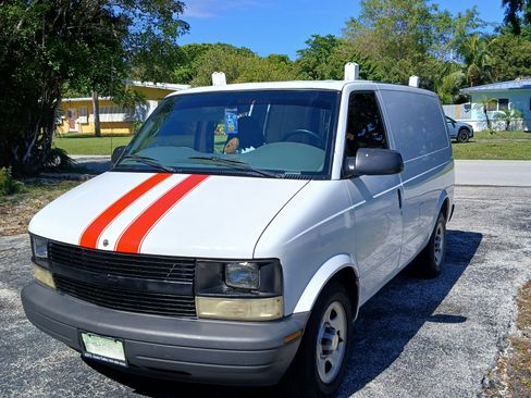 Used 2005 Chevrolet Astro w/ Convenience Package image 2
