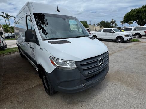 Used 2021 Mercedes-Benz Sprinter 2500 image 1