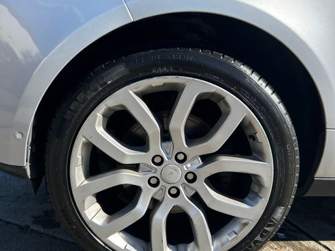 Used 2015 Land Rover Range Rover HSE image 11