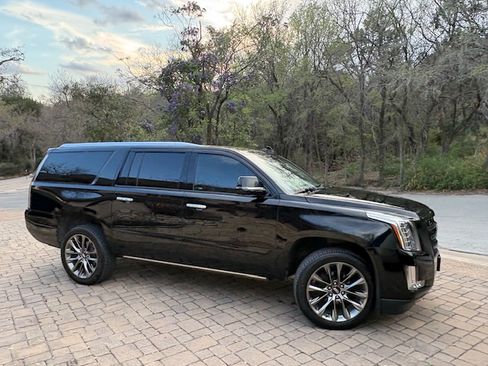 Used 2019 Cadillac Escalade ESV Luxury w/ Escalade Sport Edition RWD image 1
