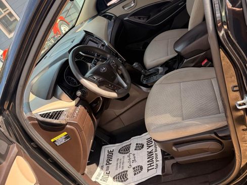 Used 2017 Hyundai Santa Fe Sport image 2