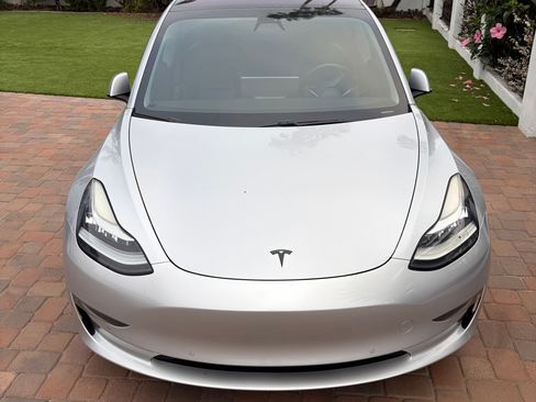 Used 2018 Tesla Model 3 Long Range RWD image 2
