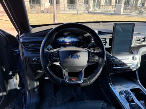 Used 2020 Ford Explorer ST w/ ST Street Pack image 5