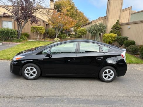 Used 2014 Toyota Prius Two image 6
