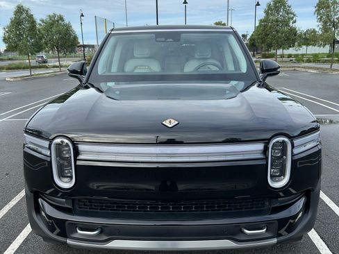 Used 2025 Rivian R1S Adventure image 4