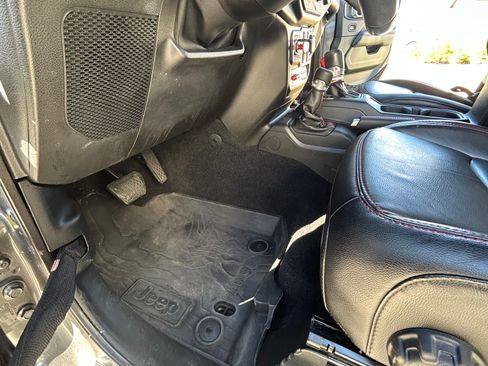 Used 2019 Jeep Wrangler Unlimited Rubicon image 12