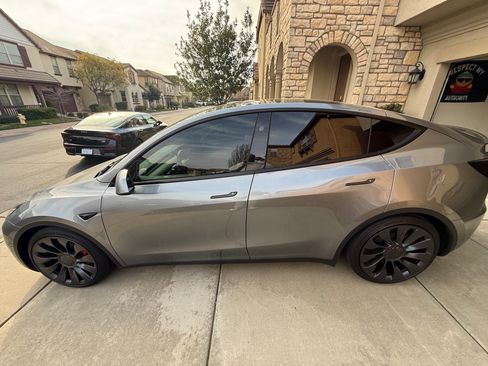 Used 2025 Tesla Model Y Performance image 2