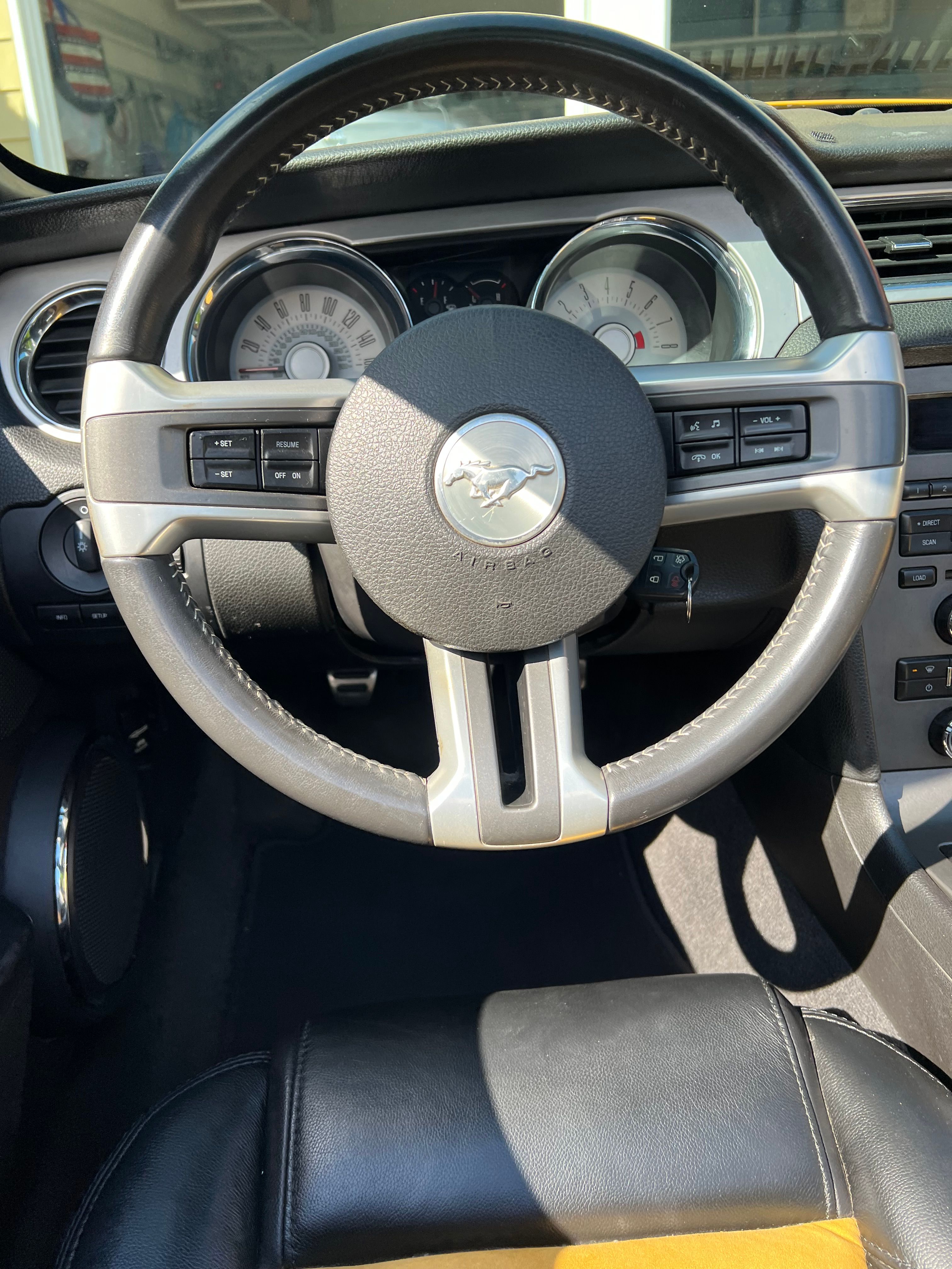 Used 2011 Ford Mustang Premium RWD image 12