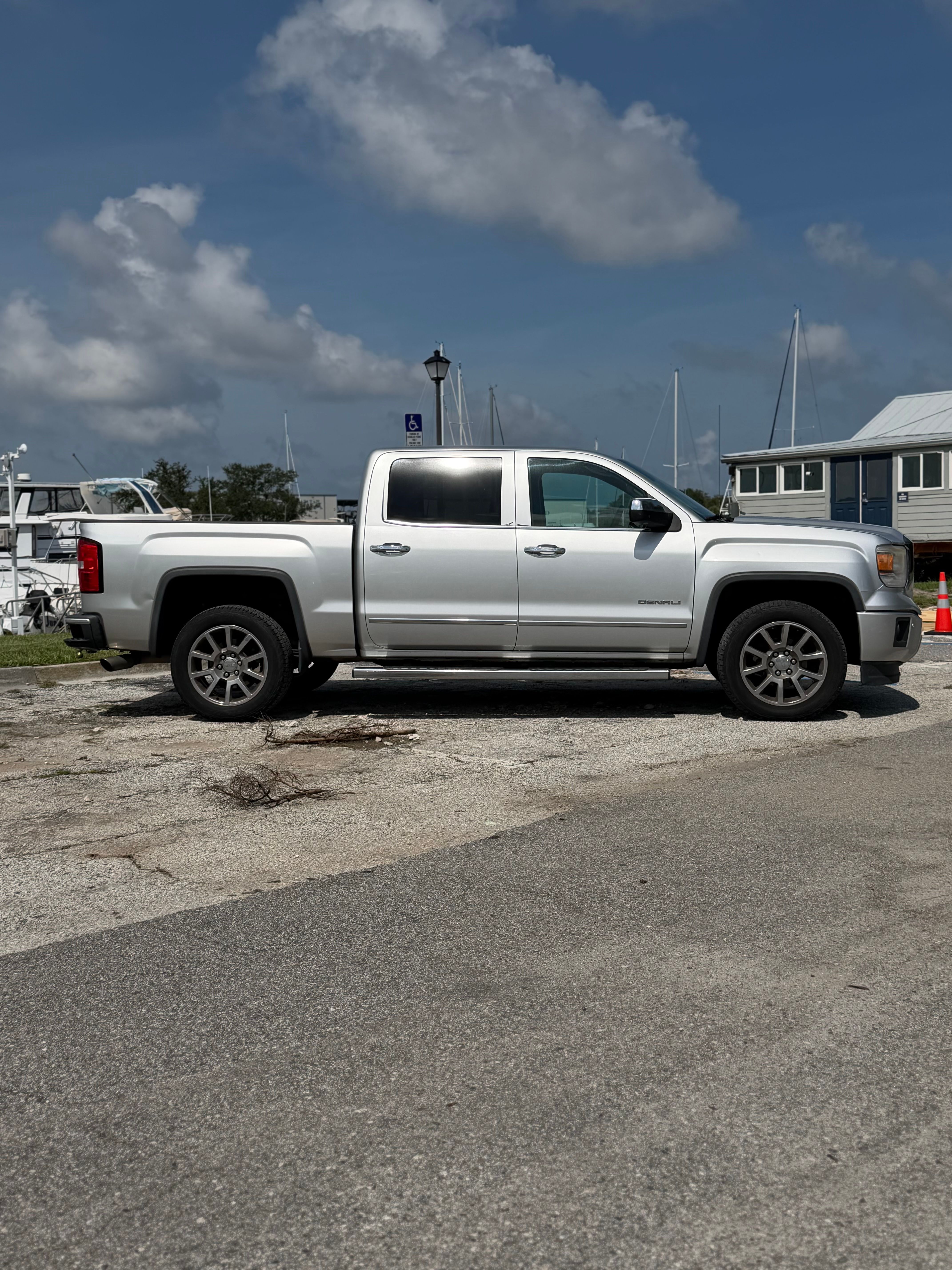 Used 2014 GMC Sierra 1500 Denali w/ Driver Alert Package AWD/4WD image 8