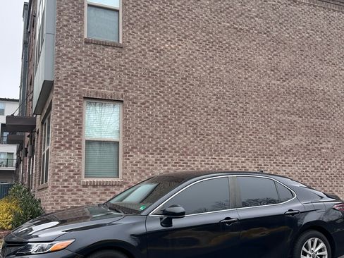 Used 2022 Toyota Camry LE image 2