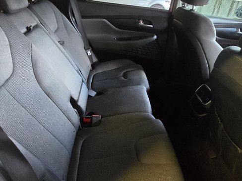 Used 2019 Hyundai Santa Fe SE image 4