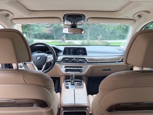 Used 2017 BMW 750i xDrive AWD/4WD image 5