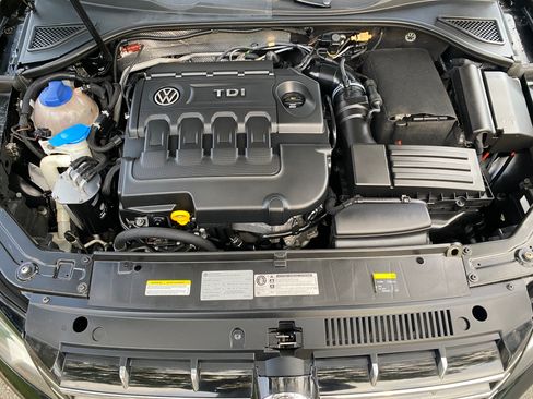 Used 2015 Volkswagen Passat TDI SE image 12