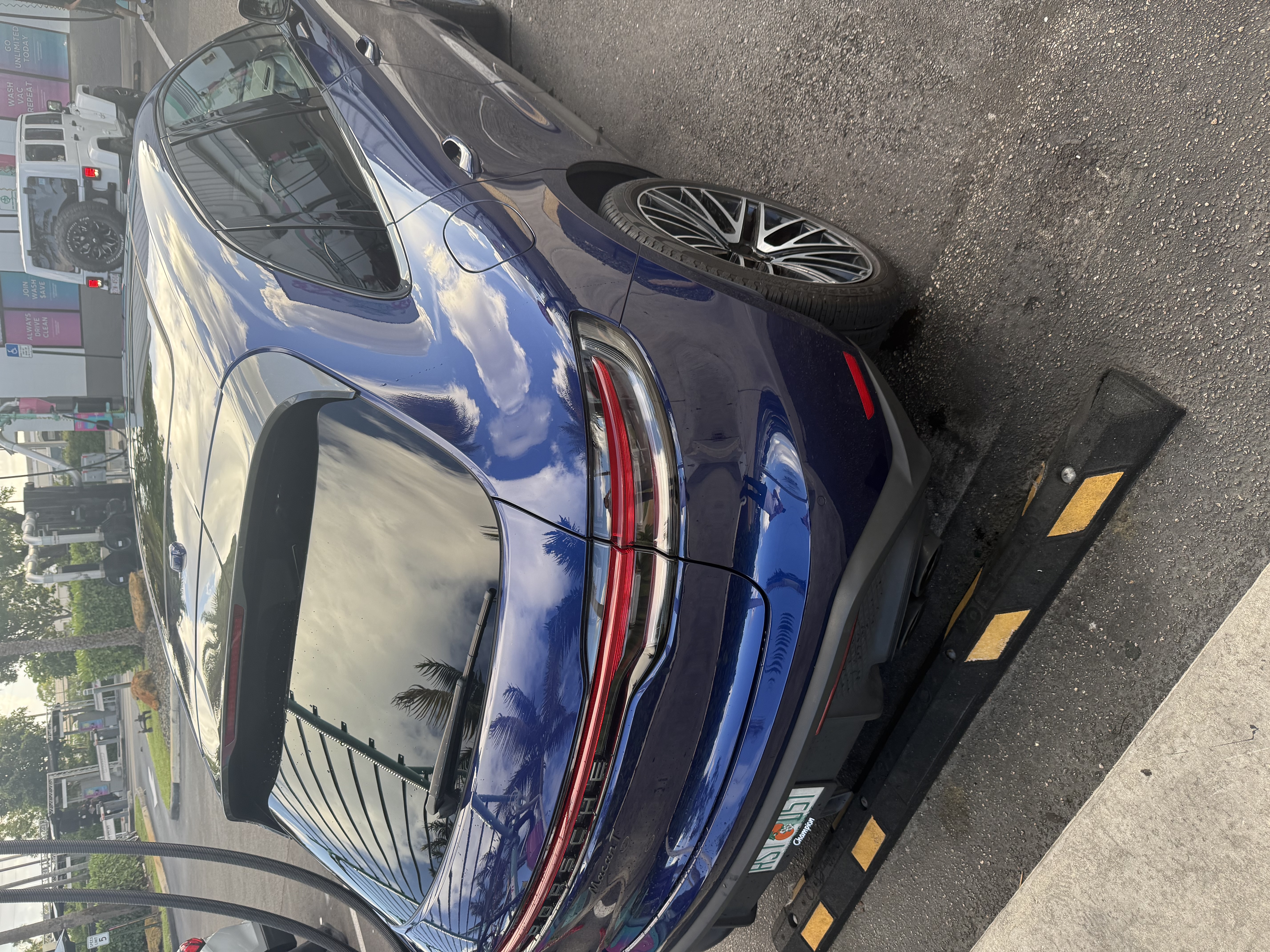 Used 2024 Porsche Macan Turbo AWD/4WD image 4