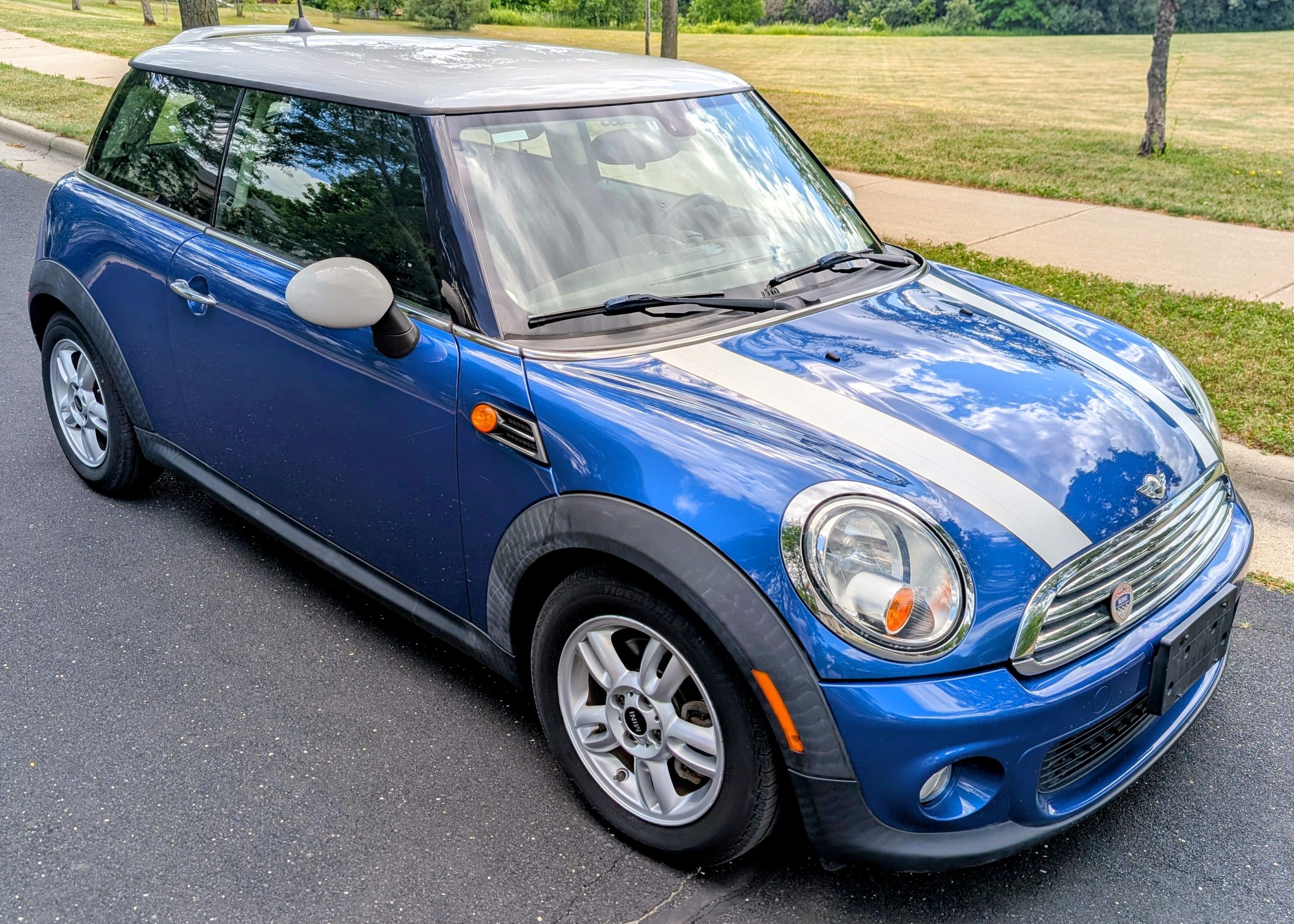 Used 2012 MINI Cooper Hardtop FWD image 2