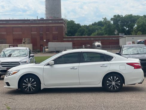 Used 2017 Nissan Altima 2.5 S w/ Power Driver Seat Package image 5