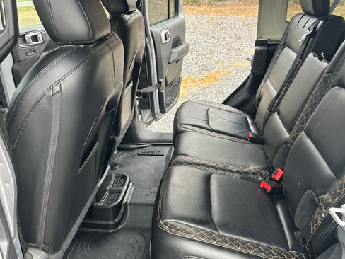 Used 2020 Jeep Wrangler Unlimited Sahara image 16