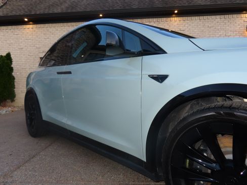 Used 2022 Tesla Model X image 4