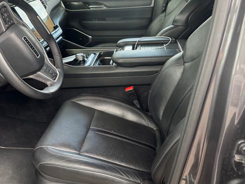 Used 2023 Jeep Wagoneer L Series III RWD image 4