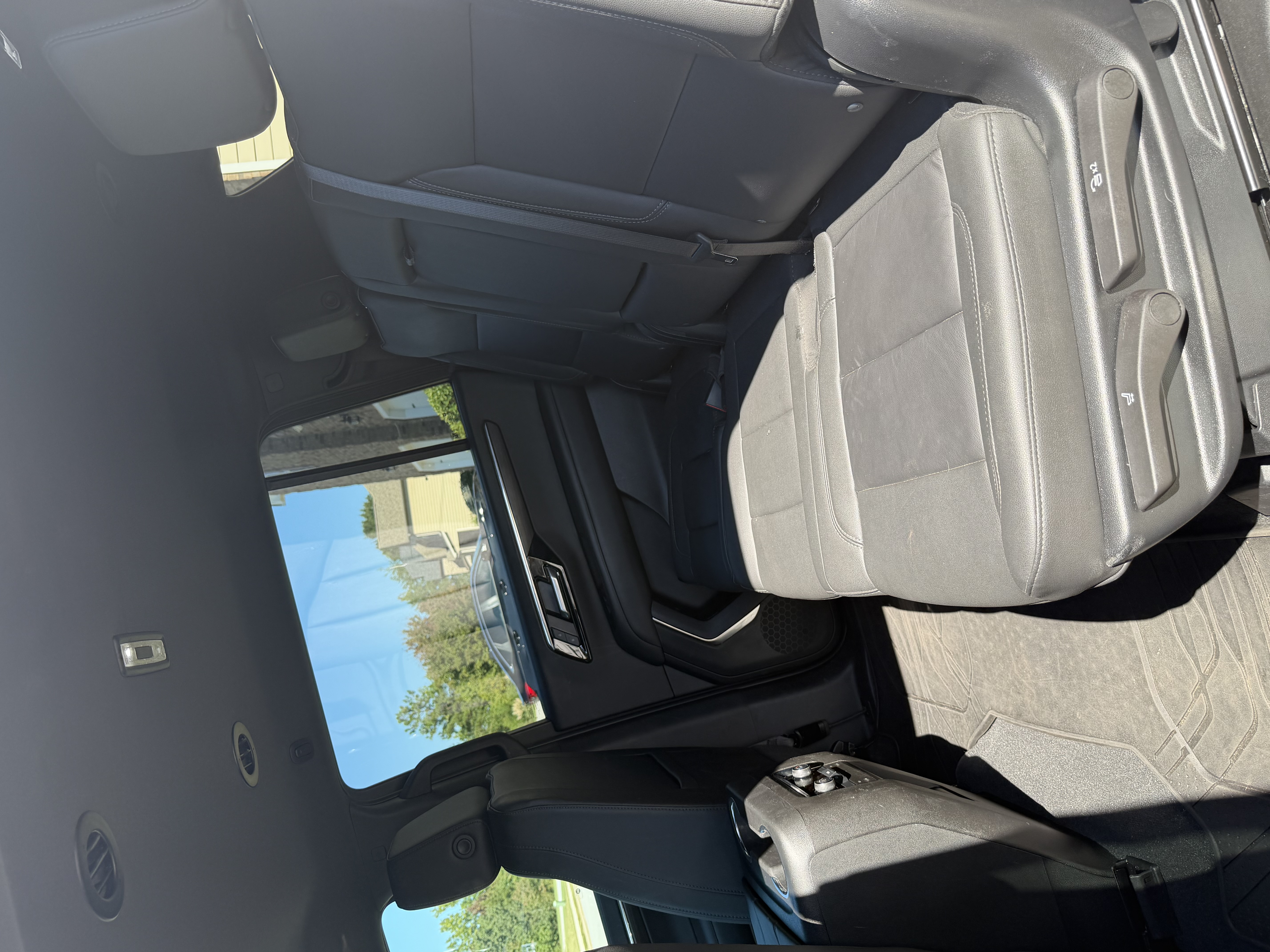 Used 2025 Chevrolet Suburban LT AWD/4WD image 24