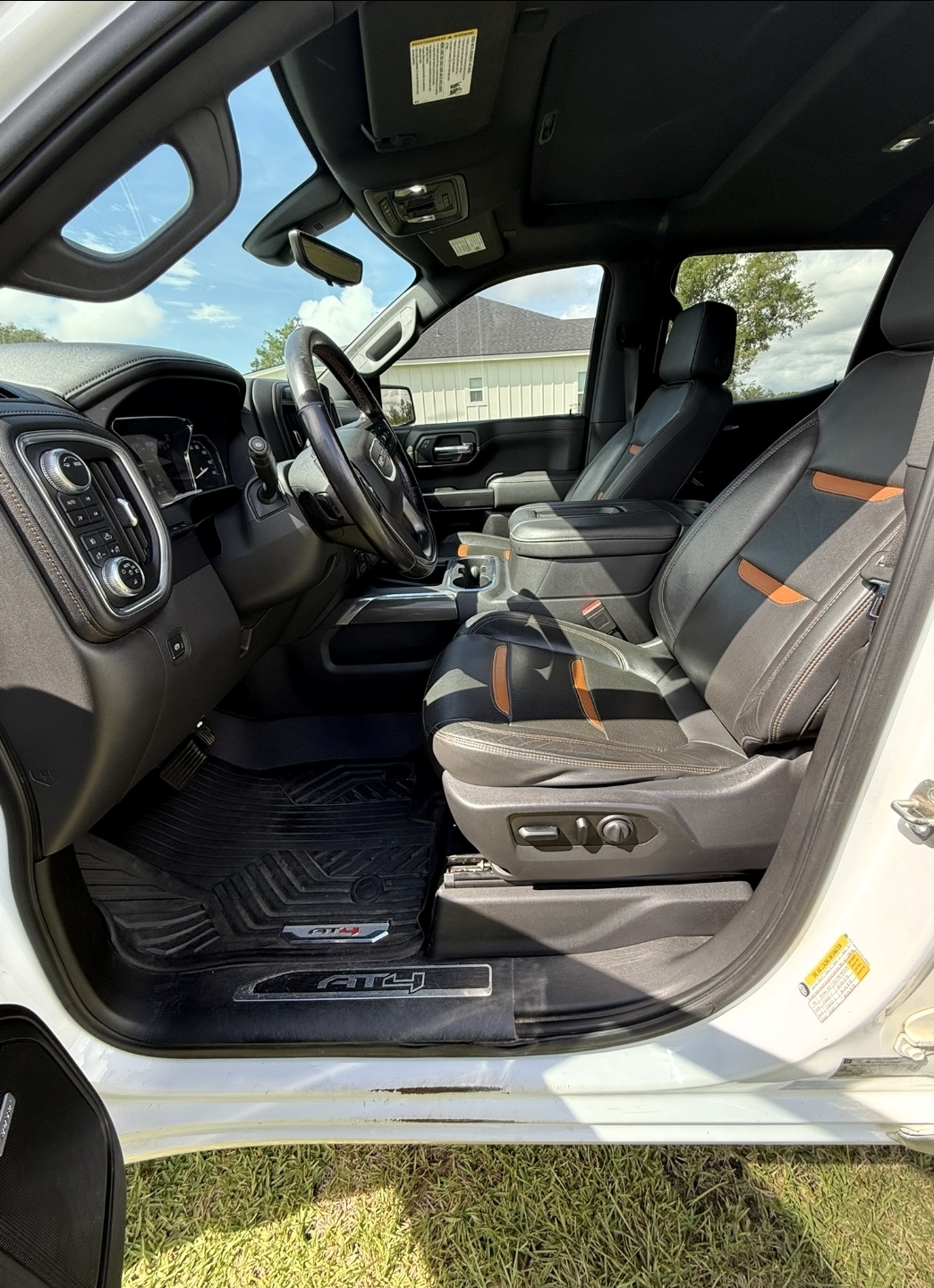 Used 2020 GMC Sierra 1500 AT4 w/ AT4 Premium Package AWD/4WD image 17