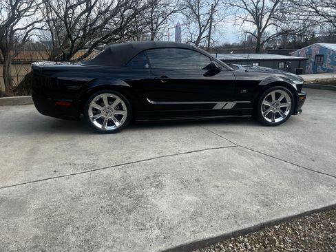 Used 2005 Ford Mustang GT Premium image 16