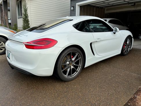 Used 2015 Porsche Cayman S image 4