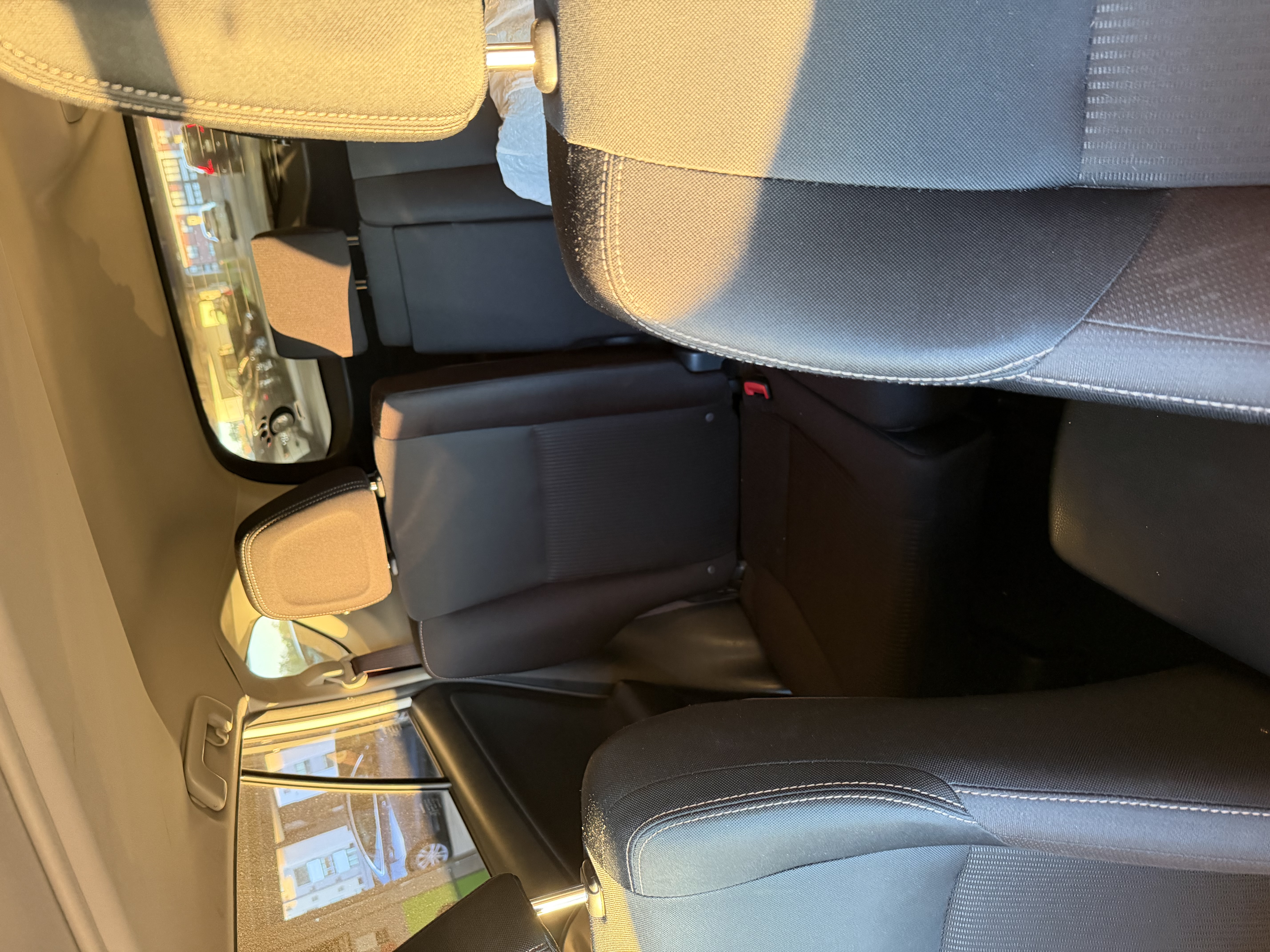 Used 2015 Toyota RAV4 XLE AWD/4WD image 6