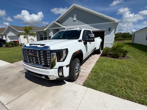 Used 2024 GMC Sierra 3500 Denali w/ Technology Package AWD/4WD image 1